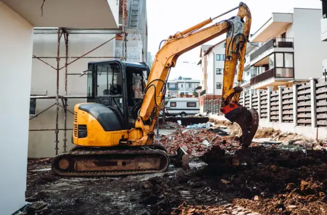 Jak wybrać PKD dla usług minikoparką? Unikaj kosztownych błędów