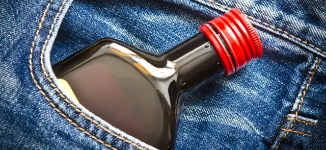 Ile kosztuje 100 ml wódki? Ceny różnych marek w jednym miejscu