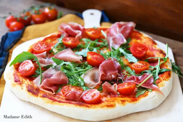 Włoska pizza przepis ciasto – idealne ciasto na pizzę, nawet bezglutenowe