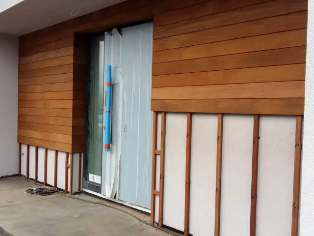 Jak zrobić elewację z drewna: kompletna instrukcja montażu krok po kroku