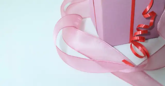 Kubek na urodziny: Jak zaskoczyć jubilata oryginalnym wzorem?