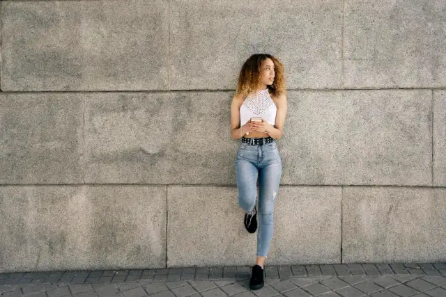 Jakie buty do wąskich spodni damskich, aby wyglądać stylowo i wygodnie