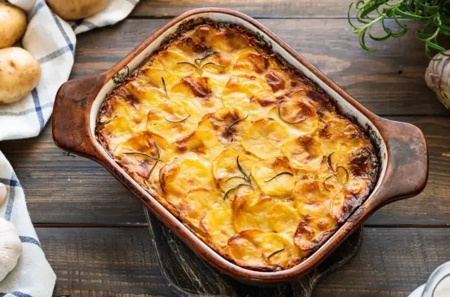 Pyszna zapiekanka bez mięsa z ziemniakami - łatwy przepis na obiad