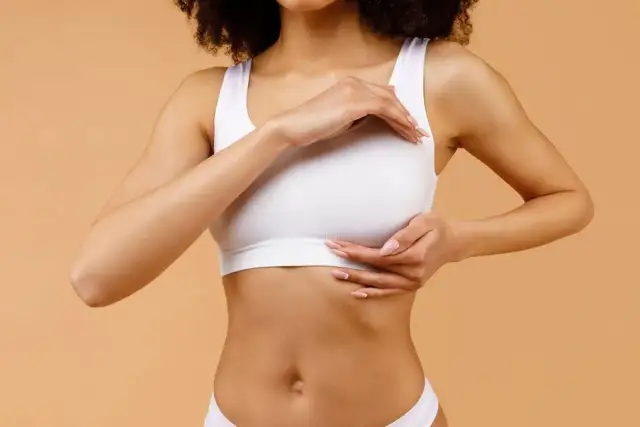 Jak w naturalny sposób powiększyć biust? Skuteczne metody i porady.