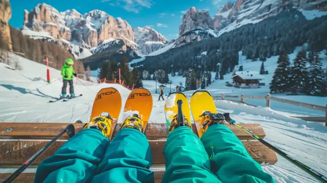 Spodnie narciarskie Head: Najlepsze modele na zimowe wypady w góry