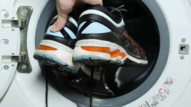 Jak prać buty Nike w pralce? Nie rób tego! Oto bezpieczne metody