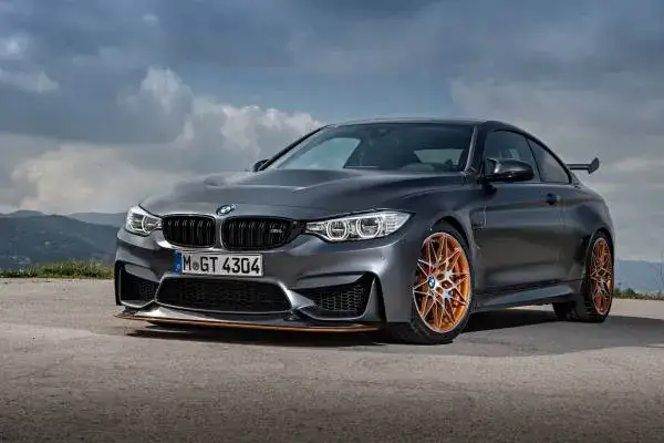 BMW M4 GTS – potężne osiągi, innowacje i wyjątkowy design sportowego auta
