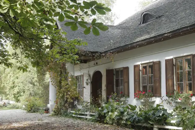 Gdzie dokładnie znajduje się dworek z Rancza i jak go odwiedzić