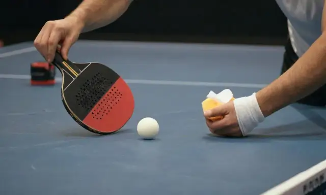 Jak prawidłowo czyścić rakietkę do tenisa stołowego i uniknąć jej zniszczenia