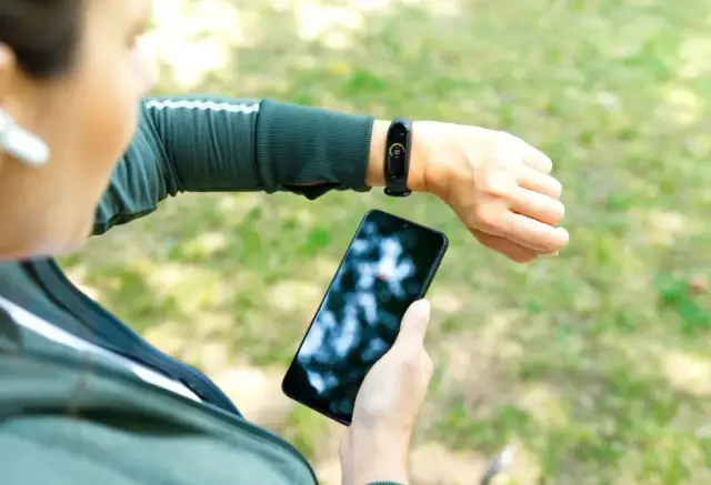 Gdzie kupić opaskę kontrolującą reakcje kierowcy i nie przepłacać