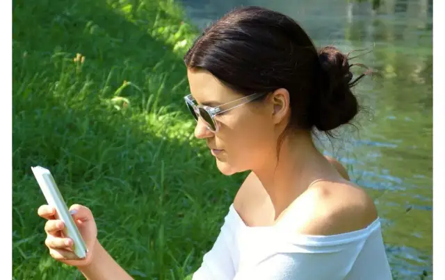 Czy telefon psuje wzrok? Poznaj prawdę i skuteczne sposoby ochrony oczu