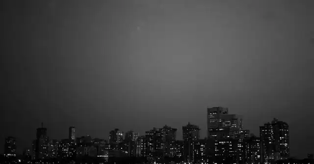 Jakie są modne ubrania w stylu cyberpunk w 2025 roku i gdzie je znaleźć?