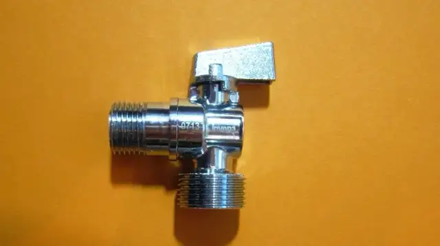 Bezpieczne odkręcenie zaworu wody od pralki: poradnik dla każdego