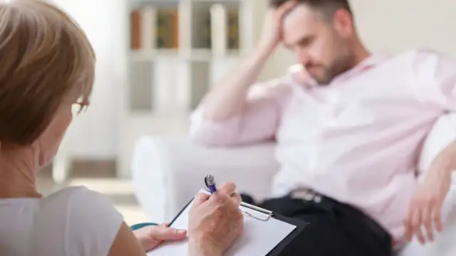 Czy na L4 od psychiatry można wyjechać? Poznaj zasady i ryzyko