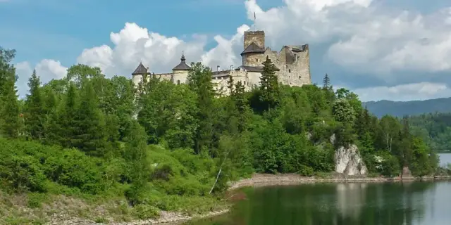Zamek w Niedzicy legenda: tajemnice białej damy i tragiczne miłości
