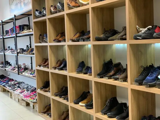 Jakie buty do parki wiosennej – idealne obuwie na zmienną pogodę