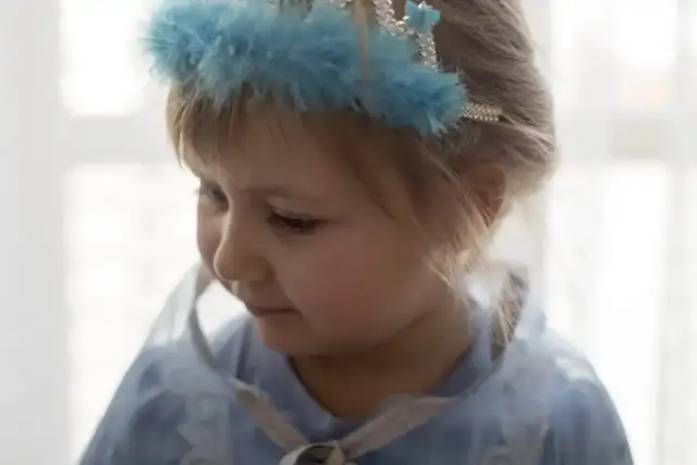 Jak zrobić strój Elsy z Krainy Lodu – prosty sposób na kostium