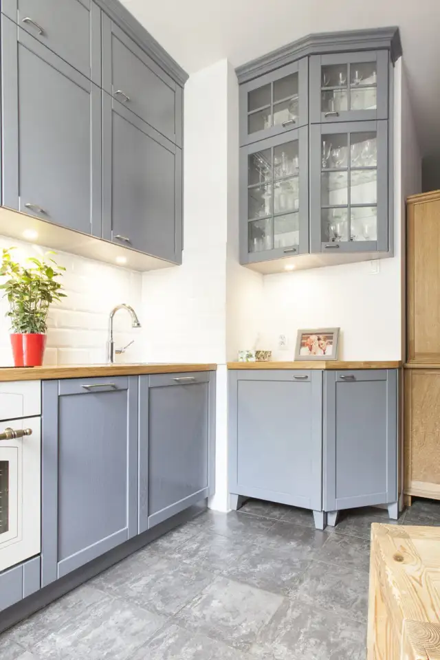 Jaki blat do ciemnych mebli w kuchni - unikaj najczęstszych błędów