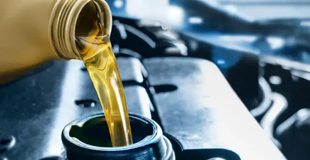 Dolewka oleju na zimnym czy ciepłym silniku - co jest lepsze?