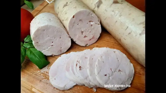 Jak przygotować domową wędlinę drobiową - proste przepisy i porady