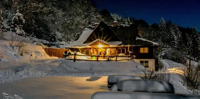 Bacówka pod Bereśnikiem - urokliwy schron w Beskidzie Sądeckim