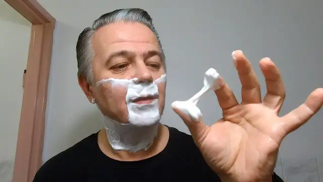 Jak się golić maszynką na żyletki bez podrażnień i z efektem