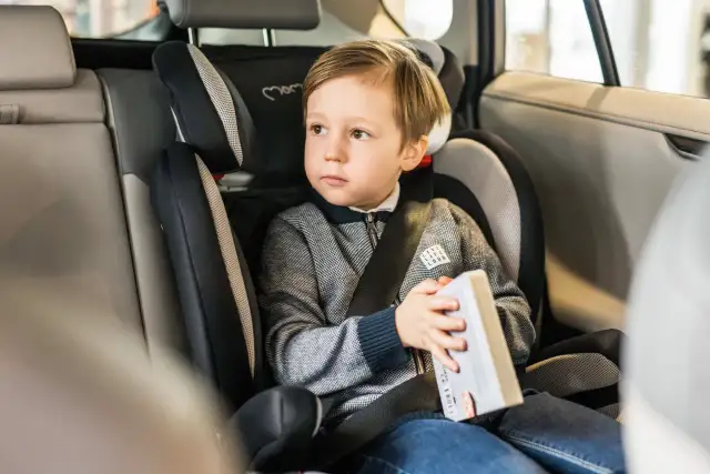 Fotelik samochodowy 15-36 kg: Jak zapewnić bezpieczeństwo dziecku?