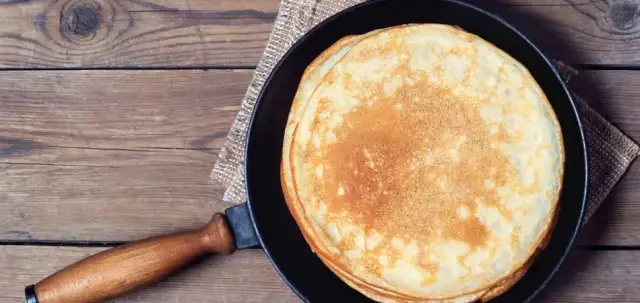 Przepis na puszyste ciasto naleśnikowe, które zawsze się udaje