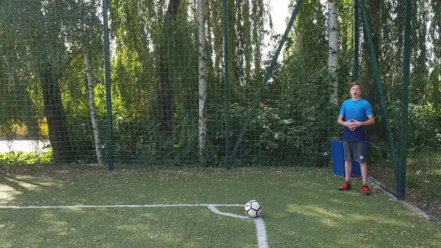 Jak wkręcić piłkę do bramki i unikać typowych błędów strzeleckich