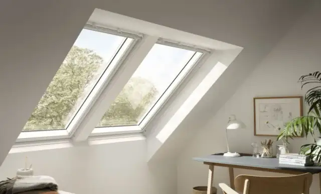 Jak zamontować dwa okna dachowe obok siebie? Instrukcje krok po kroku