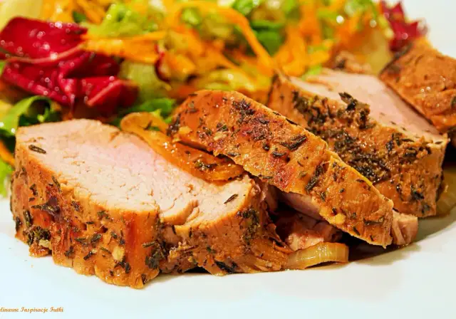 Jak zrobić polędwicę w piekarniku, aby była soczysta i pełna smaku