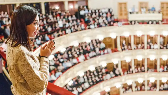 Jak się ubrać na koncert orkiestry symfonicznej, aby nie popełnić błędu