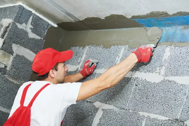 Jak położyć tynk ręcznie: proste kroki do idealnej powierzchni