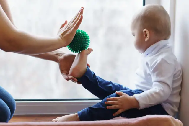 Jak używać piłeczek sensorycznych, by wspierać rozwój dziecka
