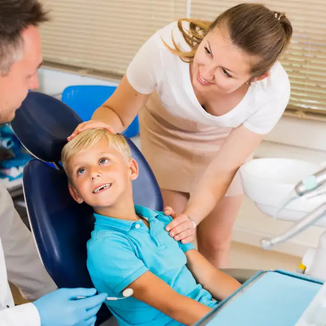 Kiedy pierwszy raz z dzieckiem do dentysty? Uniknij błędów i zadbaj o zdrowie