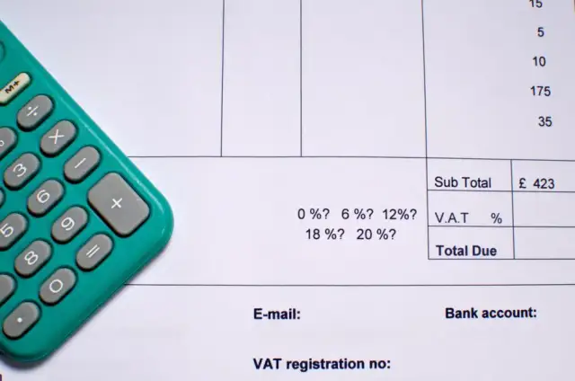 Jak odliczyć VAT z faktury? Kluczowe informacje i najczęstsze błędy