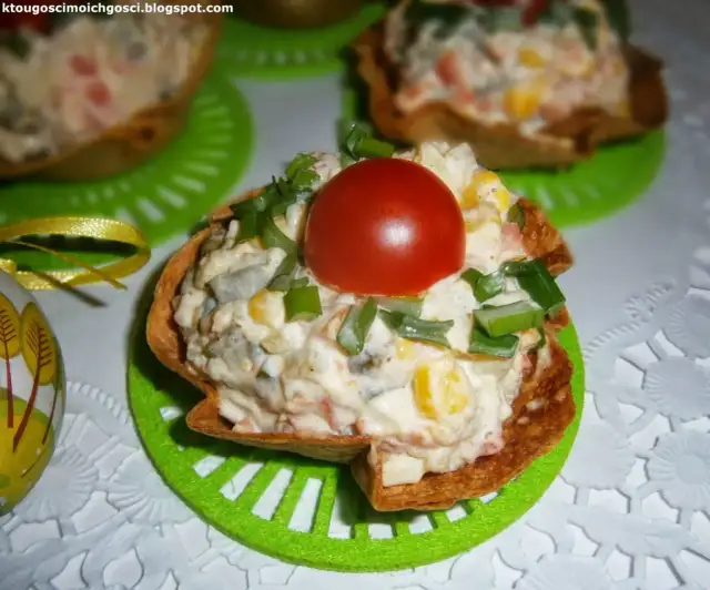 Jak ozdobić sałatkę jarzynową, by zaskoczyć gości i zachwycić smakiem