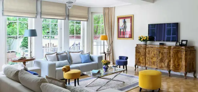 Jakie światło do salonu: wybierz idealne oświetlenie dla komfortu