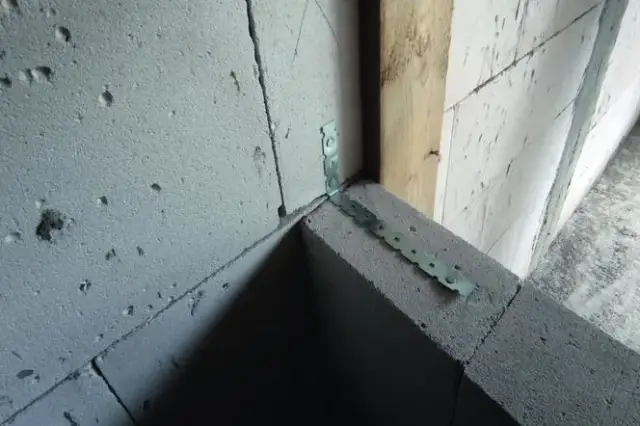 Łączniki do ścian działowych: kluczowe zasady montażu i wyboru