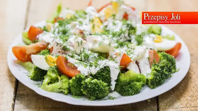 Jak zrobić sałatkę z brokułami, która zachwyci każdego gościa