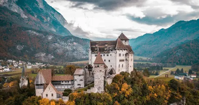 Liechtenstein gdzie leży? Odkryj jego położenie w Europie!