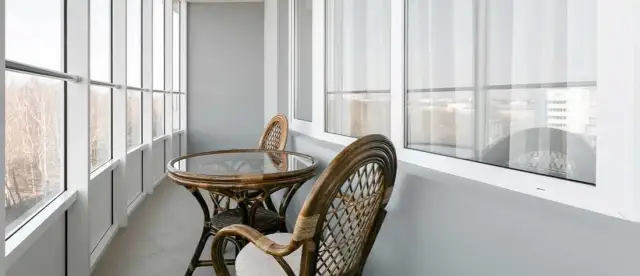 Ile kosztuje zabudowa balkonu w Warszawie? Ceny i ukryte wydatki