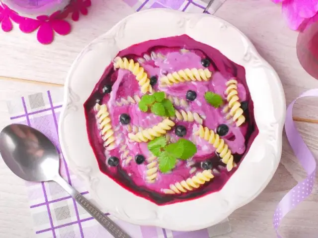 Prosty przepis na zupę owocową krok po kroku – jak uniknąć błędów i zaskoczyć smakiem