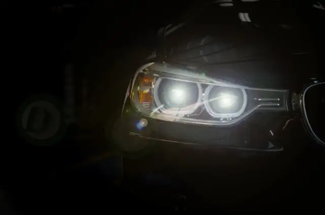 Poradnik iParts.pl. Żarówki samochodowe na miarę nowych czasów. W jaki sposób powinieneś dobierać halogeny do swojego auta?