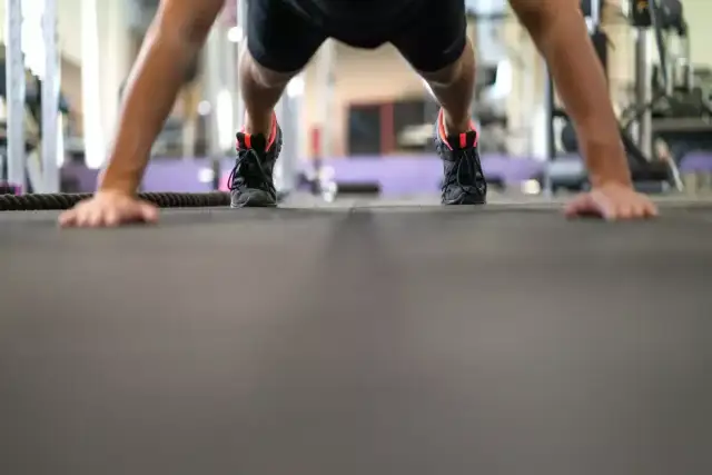 Trening FBW co to? Poznaj skuteczne metody na pełne ciało