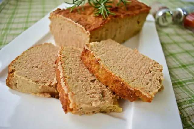 Ile piec pasztet z królika, aby był idealnie soczysty i smaczny?