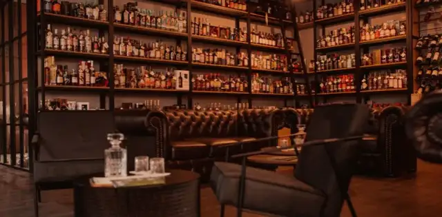 Jak pić Bombay Sapphire: odkryj wyjątkowe smaki i przepisy na drinki