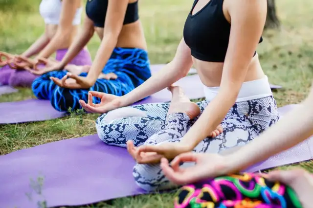 Ile zarabia instruktor jogi? Zaskakujące fakty o wynagrodzeniach w Polsce