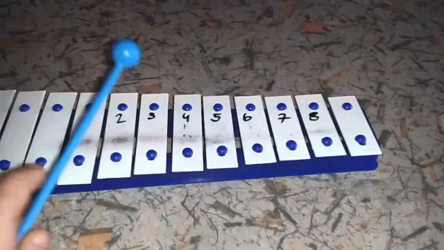 Jak zagrać na cymbałkach – proste kroki dla początkujących i praktyczne wskazówki