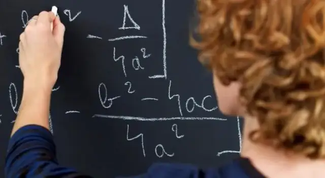 Pi razy drzwi skąd się wzięło? Odkryj jego zaskakujące znaczenie